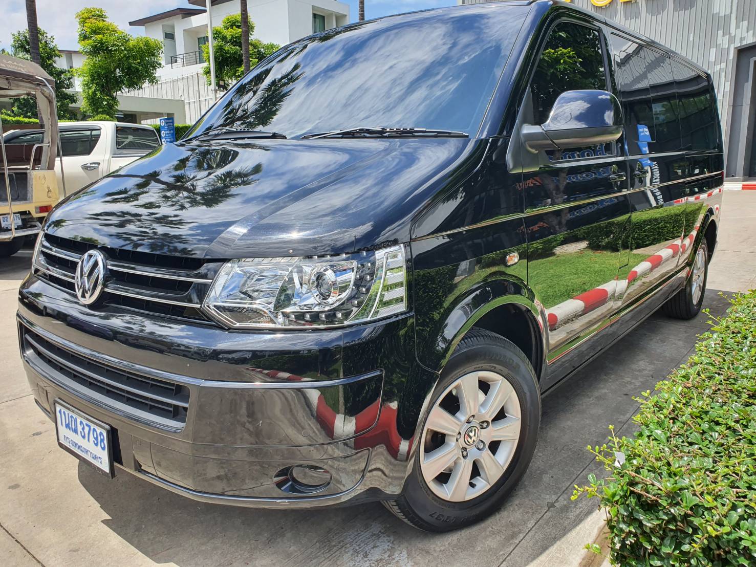 Volkswagen Caravelle T5 2.0 TDi สีดำ ปี2012 รถมือ1 (รูปที่ 2)