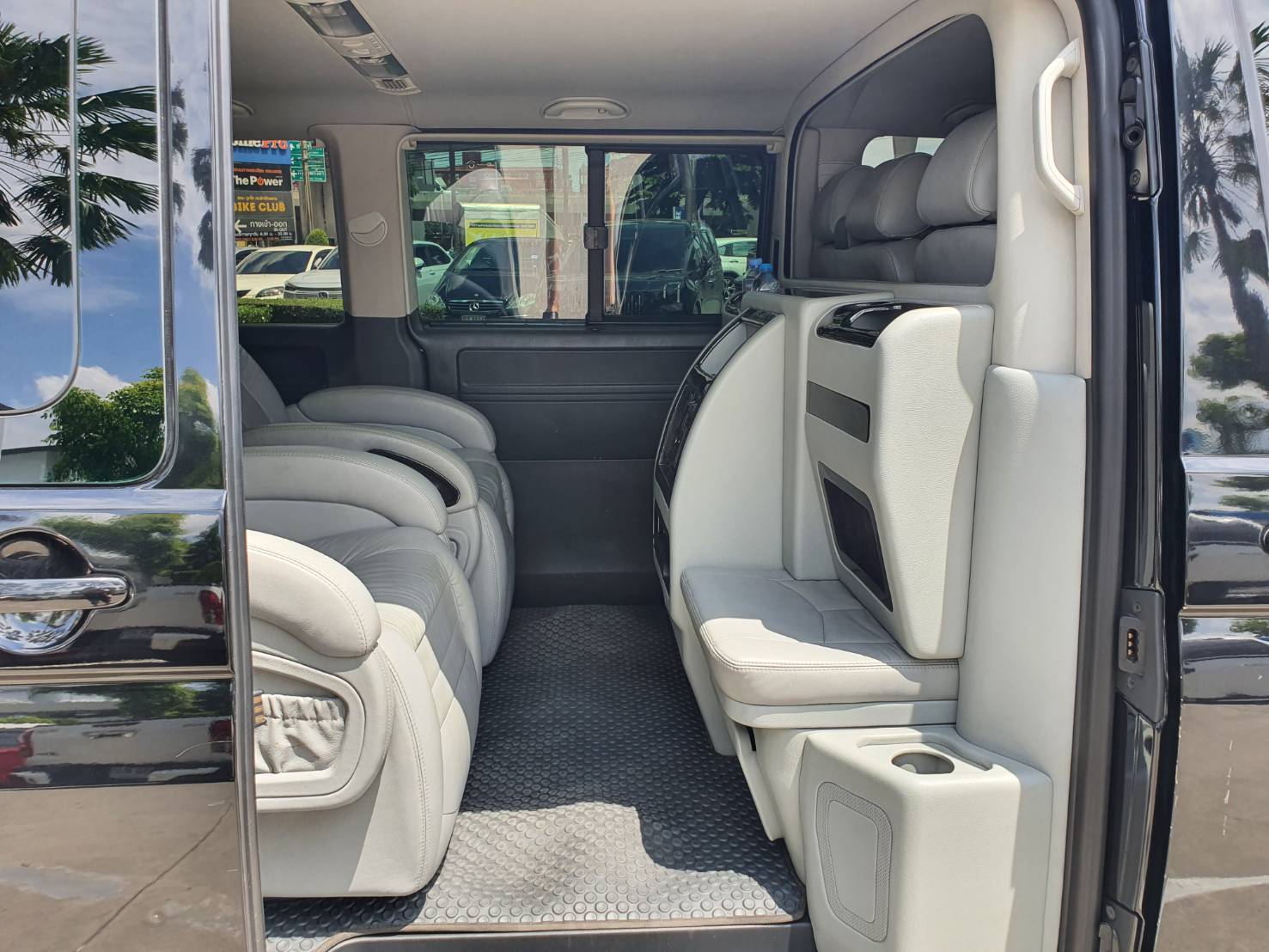 Volkswagen Caravelle T5 2.0 TDi สีดำ ปี2012 รถมือ1 (รูปที่ 7)