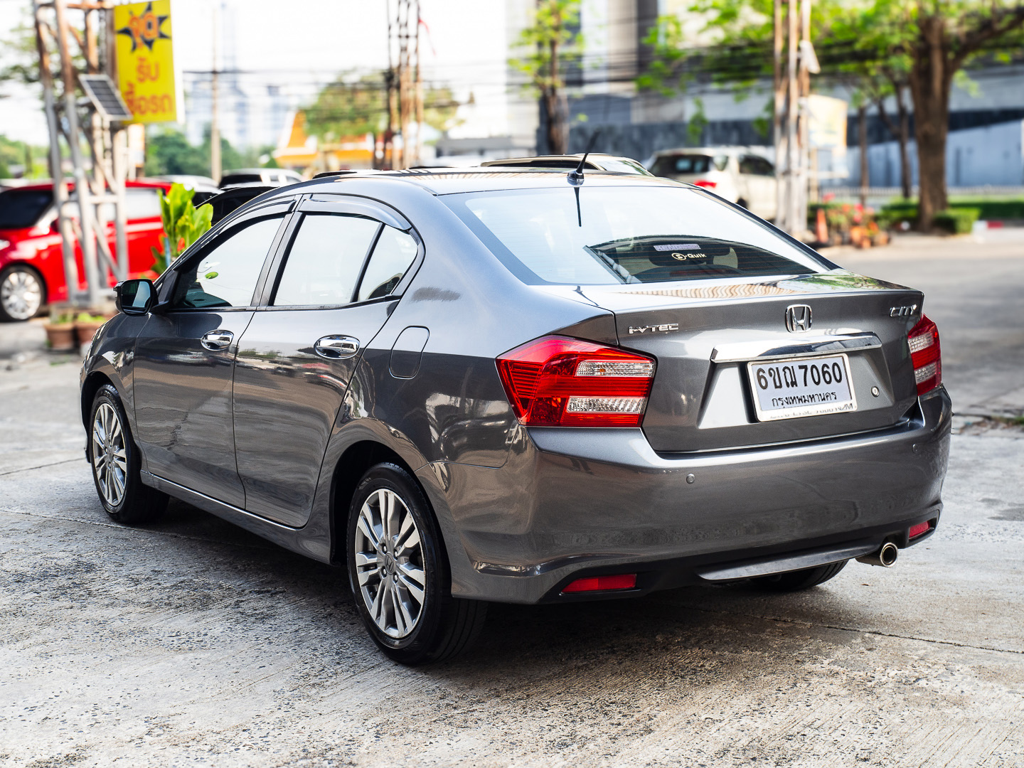 2011 Honda City สีเทา (รูปที่ 3)