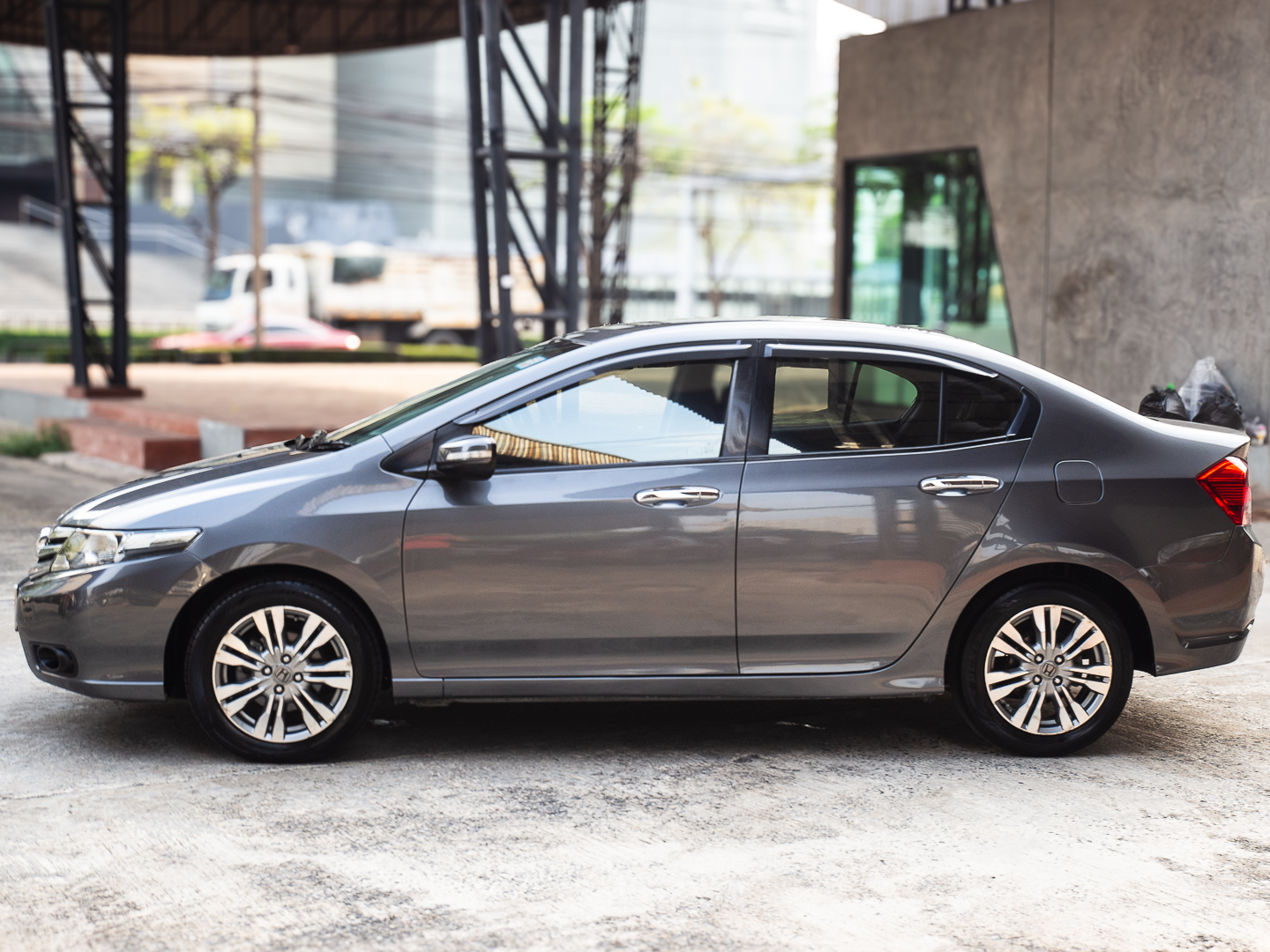 2011 Honda City สีเทา (รูปที่ 13)
