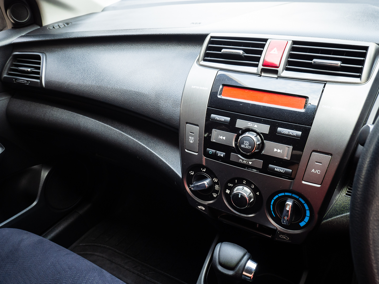 2011 Honda City สีเทา (รูปที่ 9)