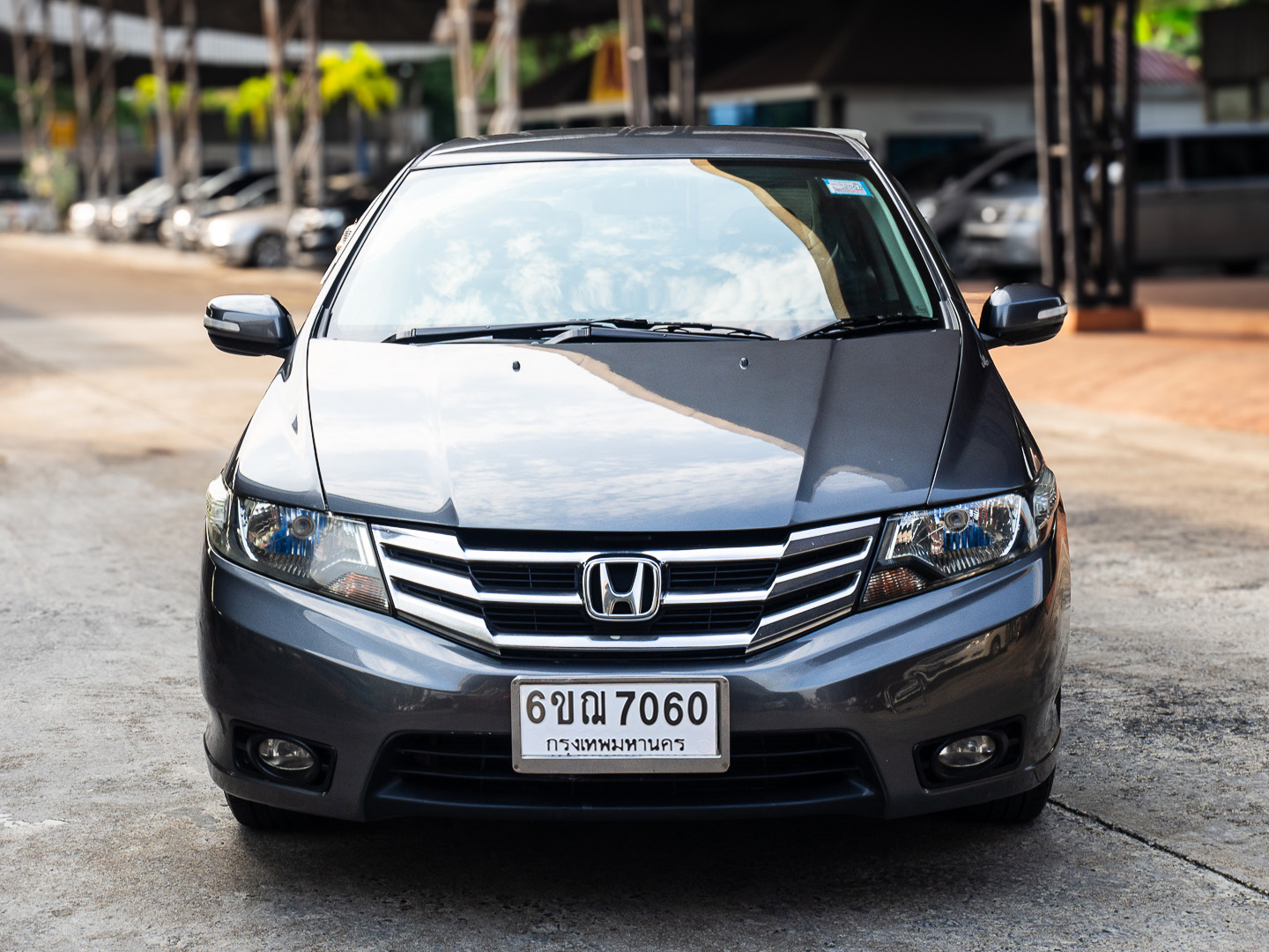 2011 Honda City สีเทา (รูปที่ 2)