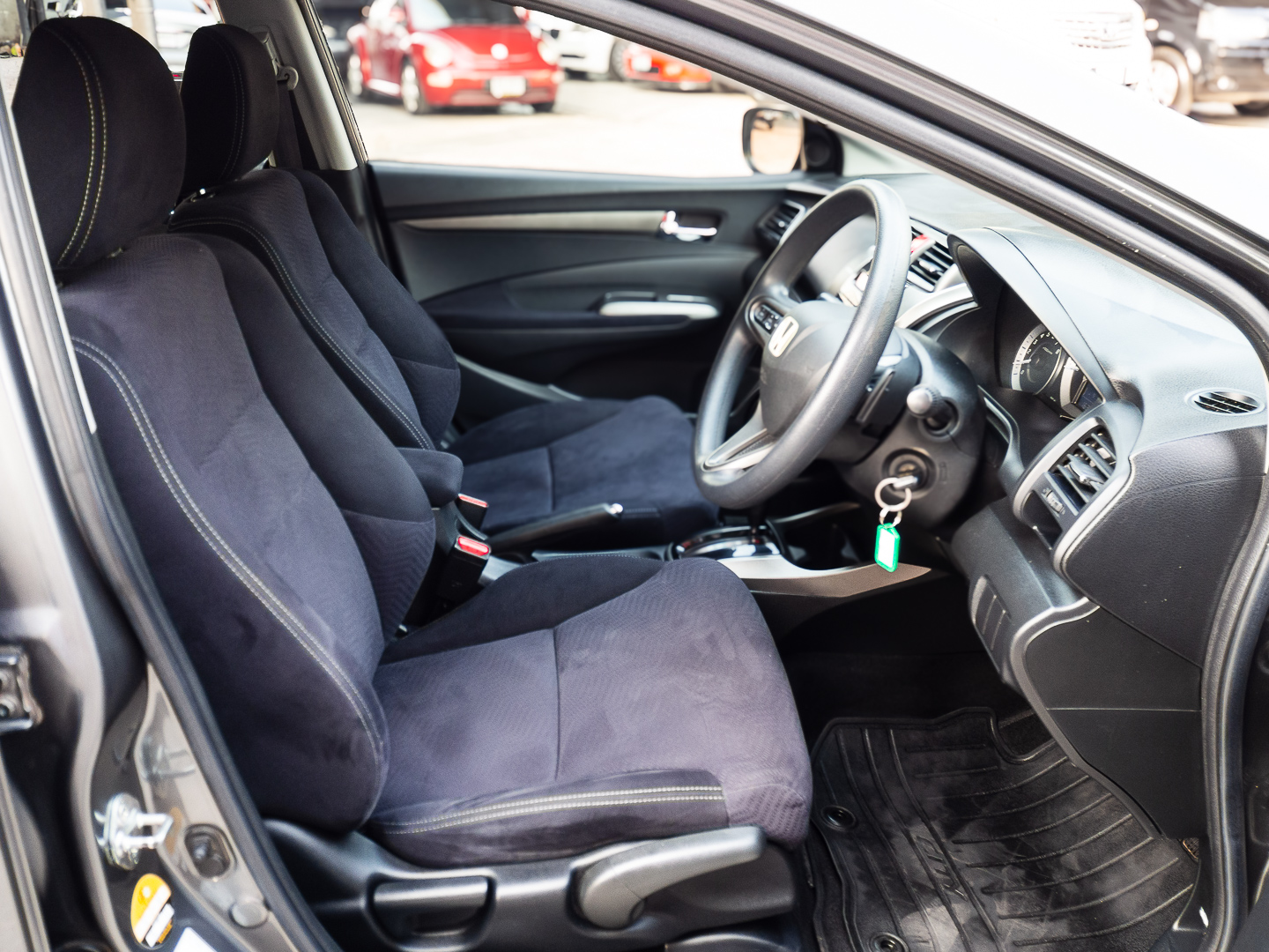 2011 Honda City สีเทา (รูปที่ 6)
