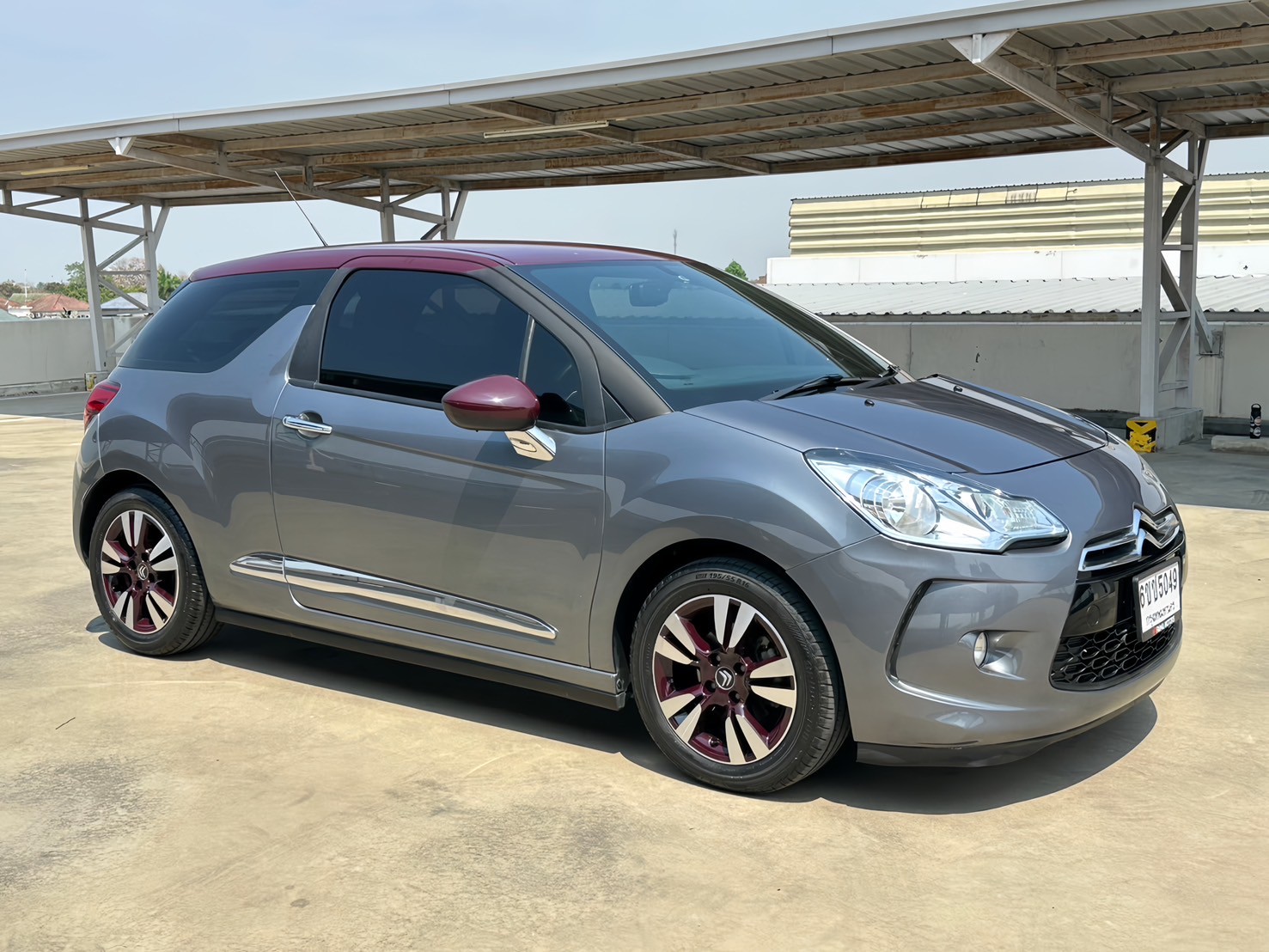 2013 Citroen DS3 สีเทา (รูปที่ 3)