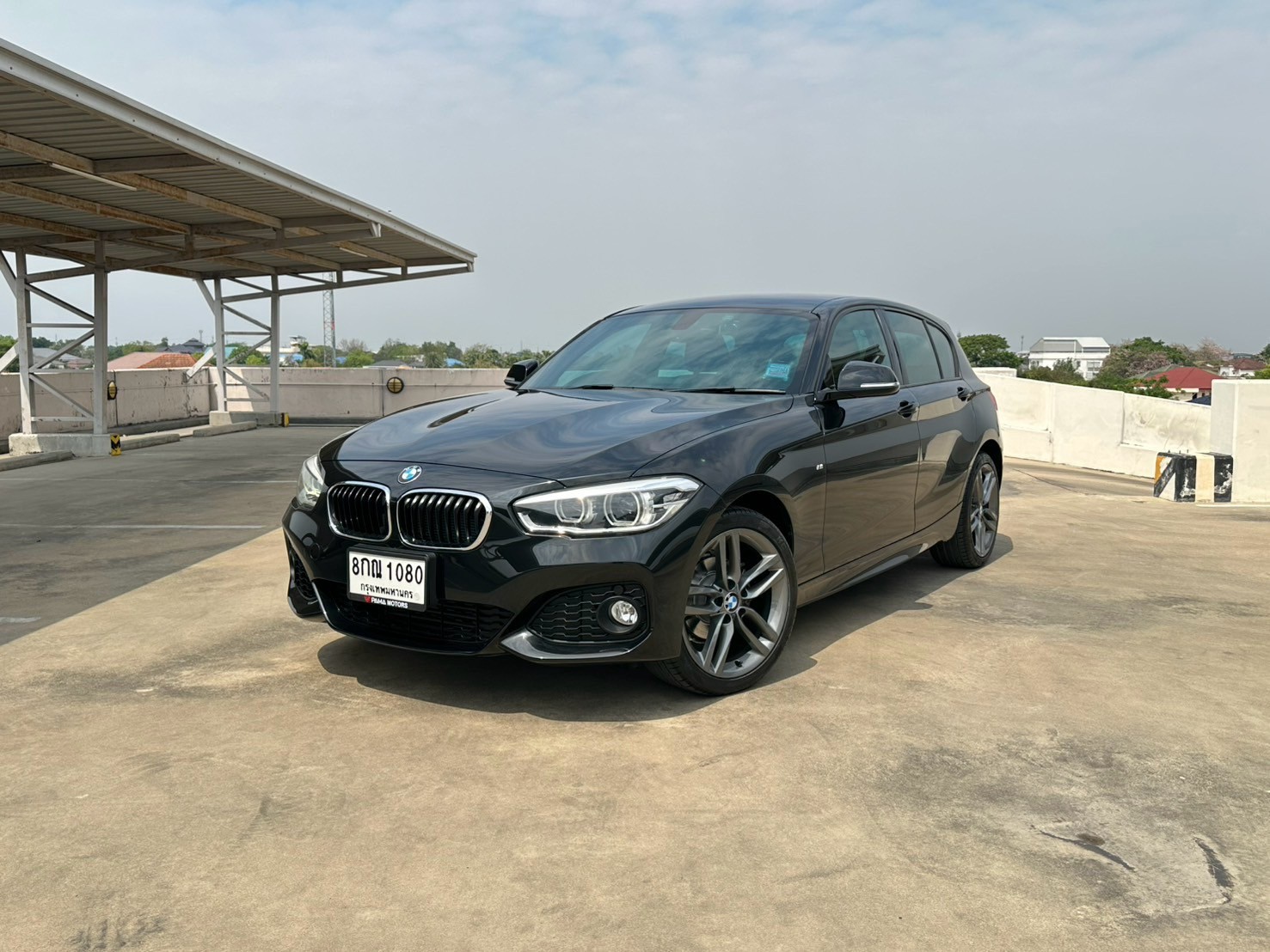 2017 BMW 1 Series F20 118i สีดำ (รูปที่ 2)