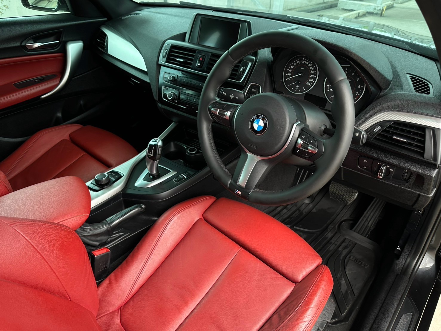 2017 BMW 1 Series F20 118i สีดำ (รูปที่ 10)