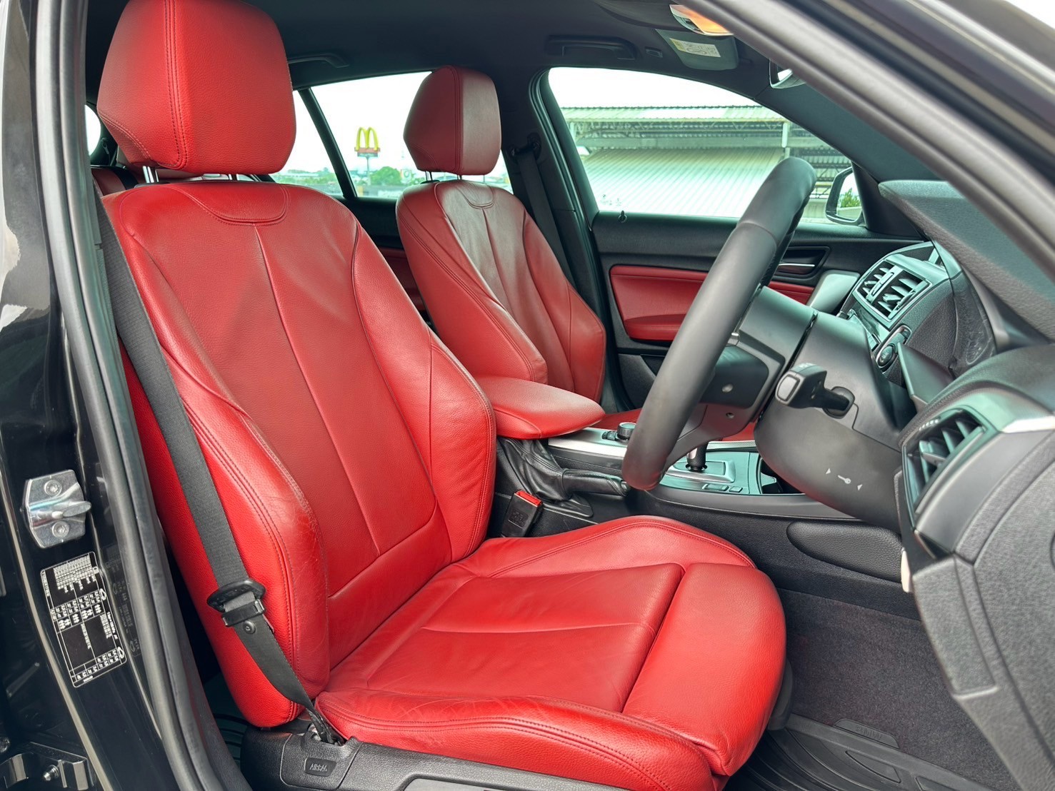 2017 BMW 1 Series F20 118i สีดำ (รูปที่ 11)