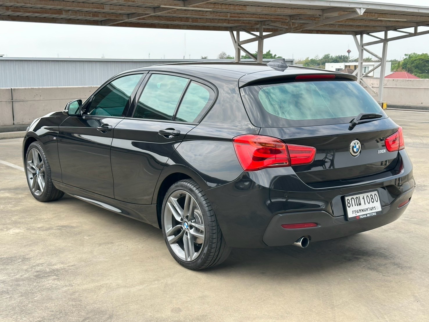 2017 BMW 1 Series F20 118i สีดำ (รูปที่ 8)