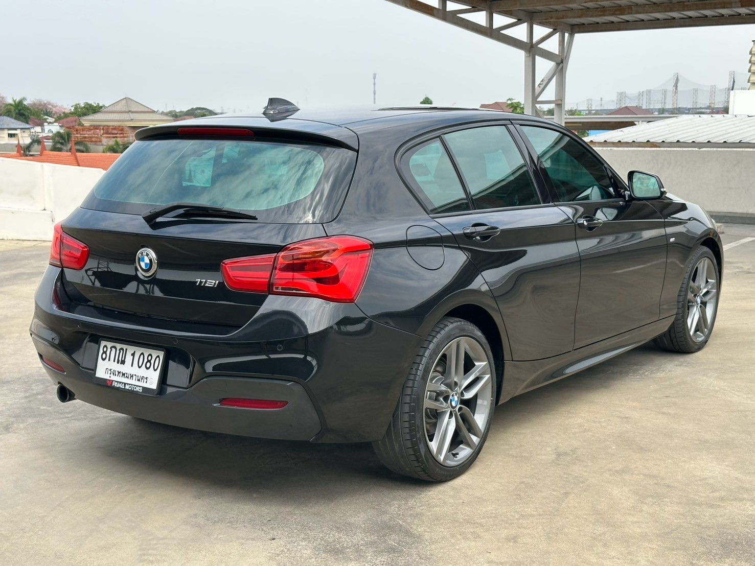 2017 BMW 1 Series F20 118i สีดำ (รูปที่ 7)