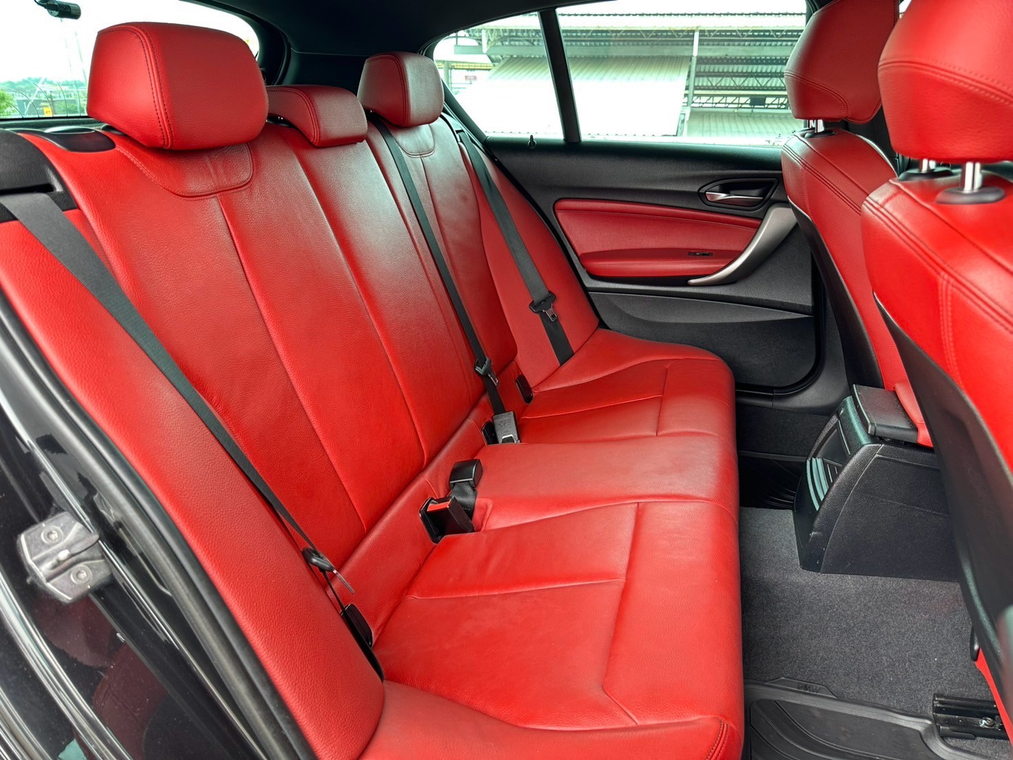 2017 BMW 1 Series F20 118i สีดำ (รูปที่ 15)