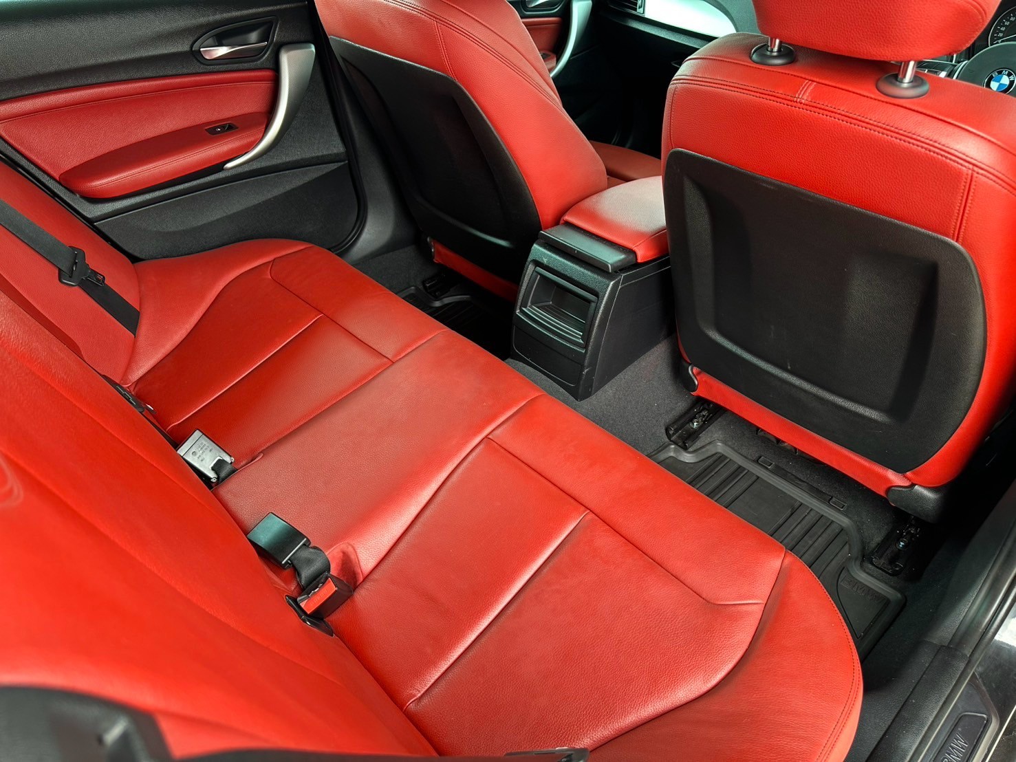 2017 BMW 1 Series F20 118i สีดำ (รูปที่ 16)