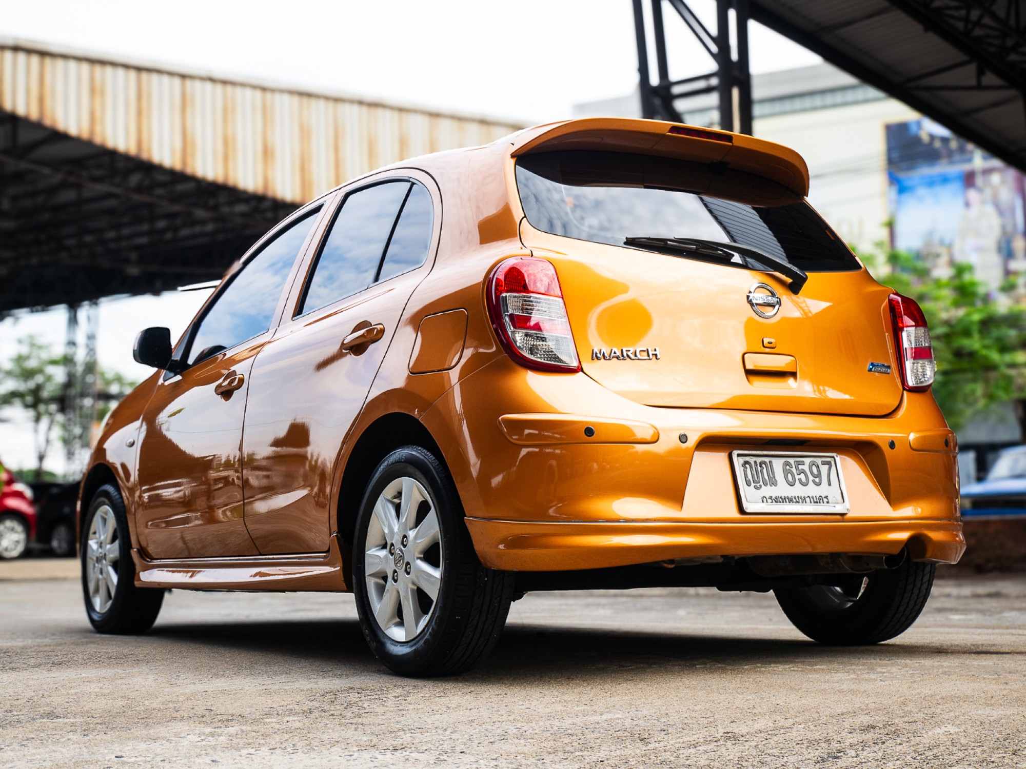 2011 Nissan March สีส้ม (รูปที่ 13)