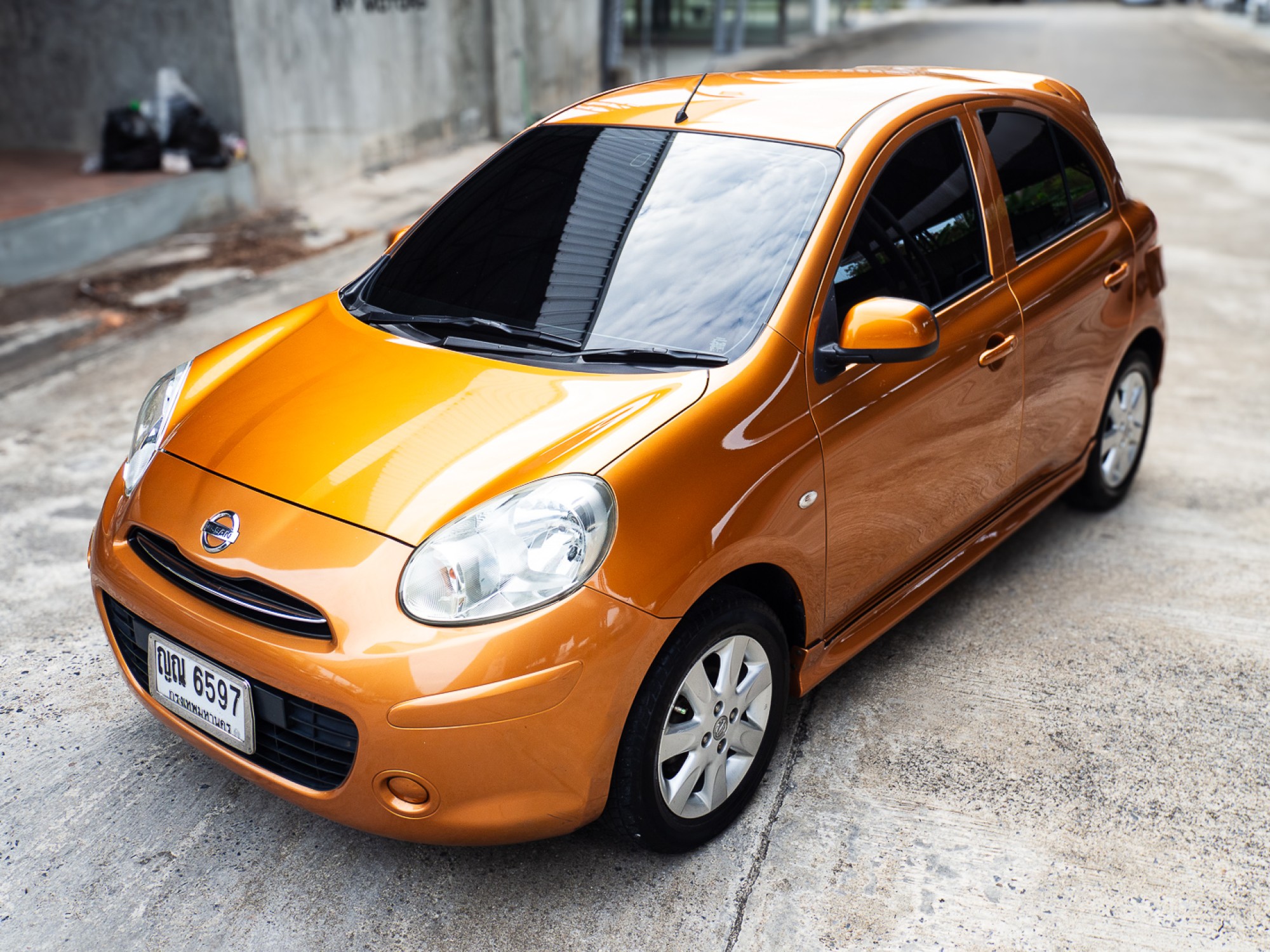 2011 Nissan March สีส้ม (รูปที่ 16)