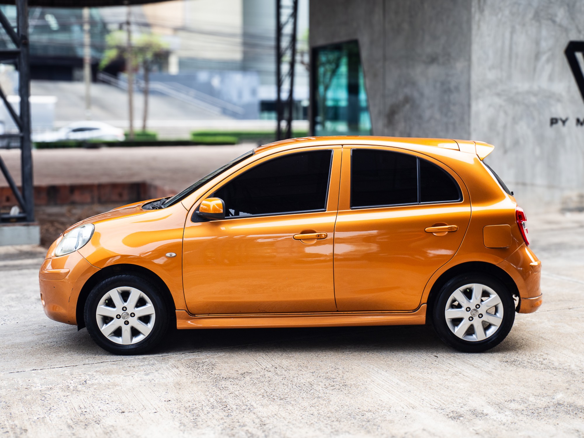 2011 Nissan March สีส้ม (รูปที่ 3)