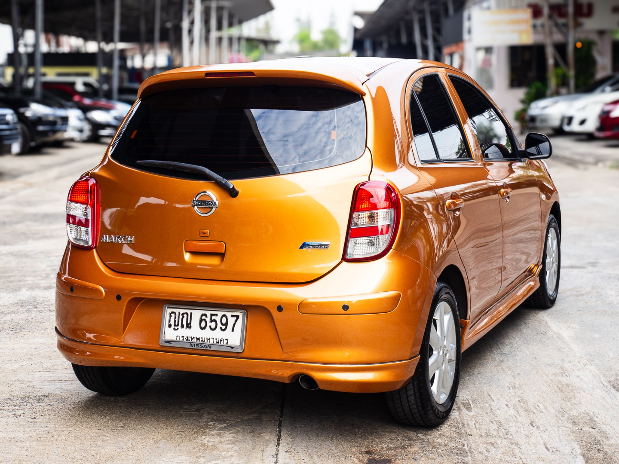 2011 Nissan March สีส้ม (รูปที่ 6)