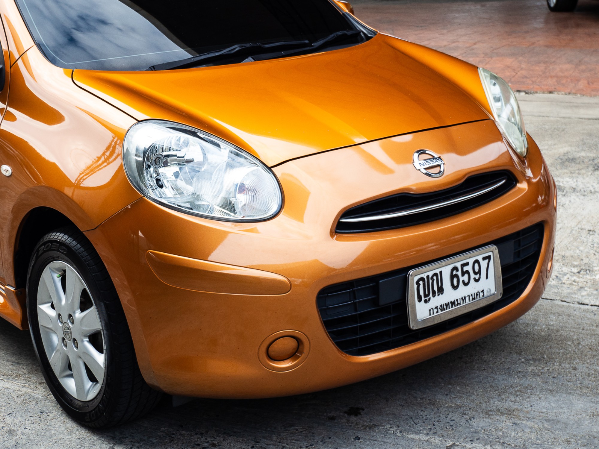 2011 Nissan March สีส้ม (รูปที่ 12)