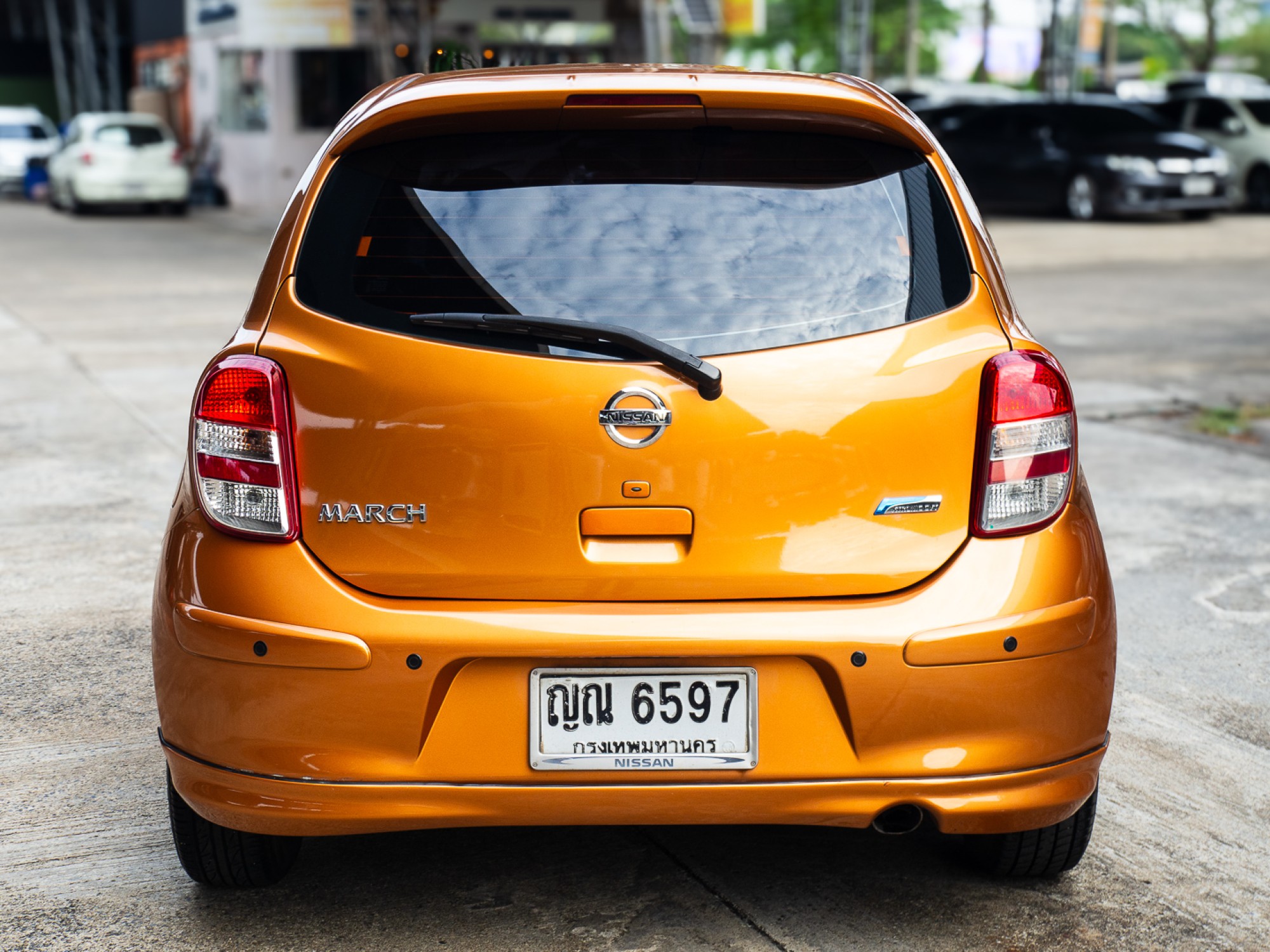 2011 Nissan March สีส้ม (รูปที่ 5)