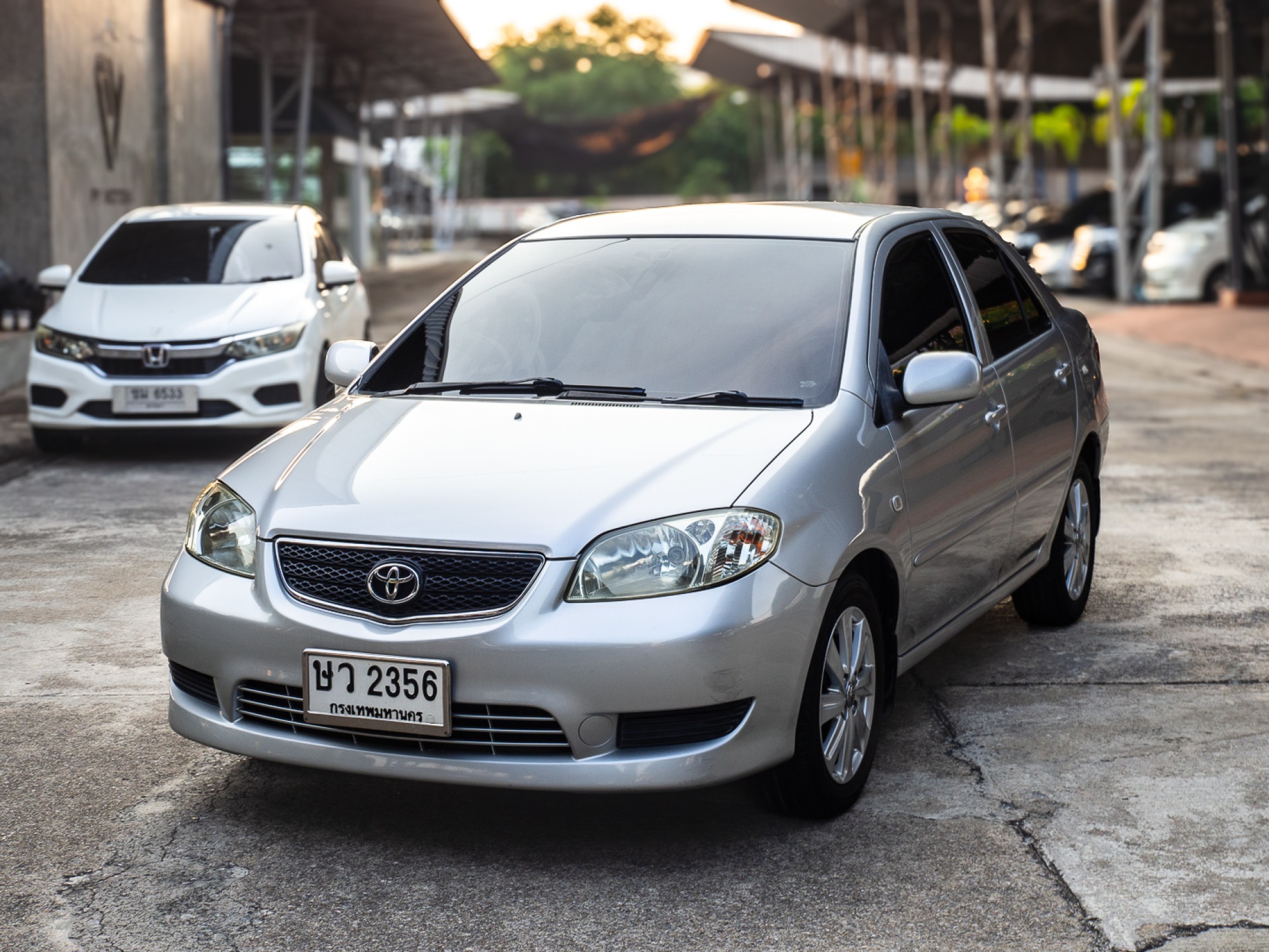 2004 Toyota Vios สีเงิน (รูปที่ 2)