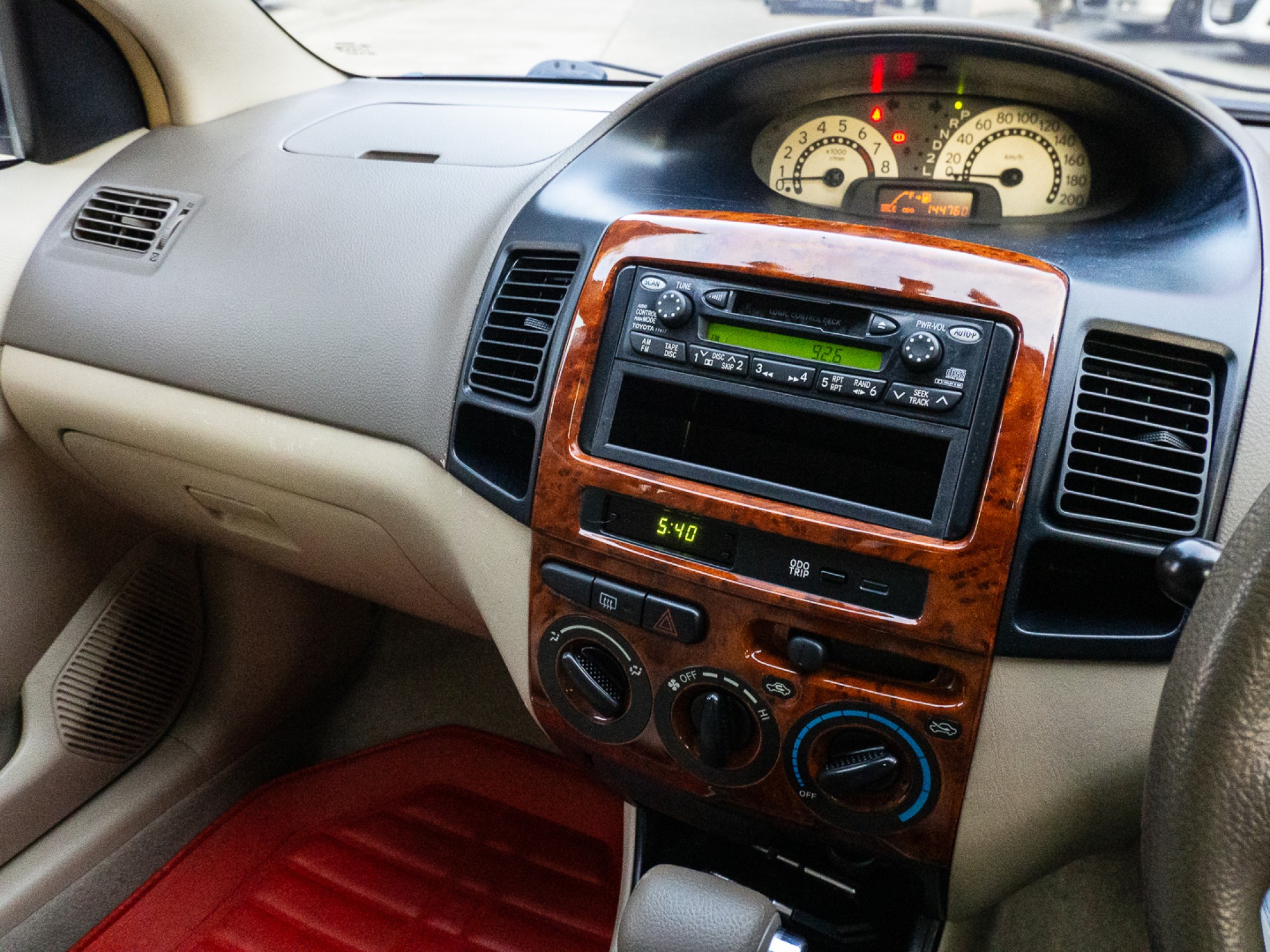 2004 Toyota Vios สีเงิน (รูปที่ 8)
