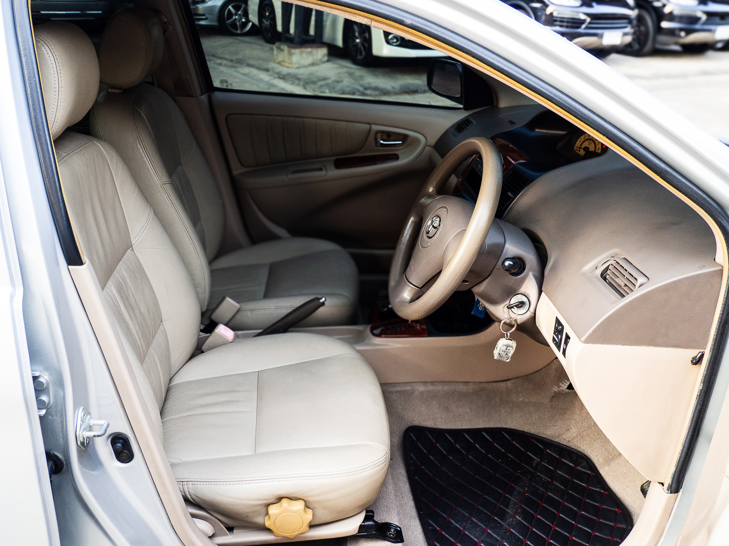 2004 Toyota Vios สีเงิน (รูปที่ 6)