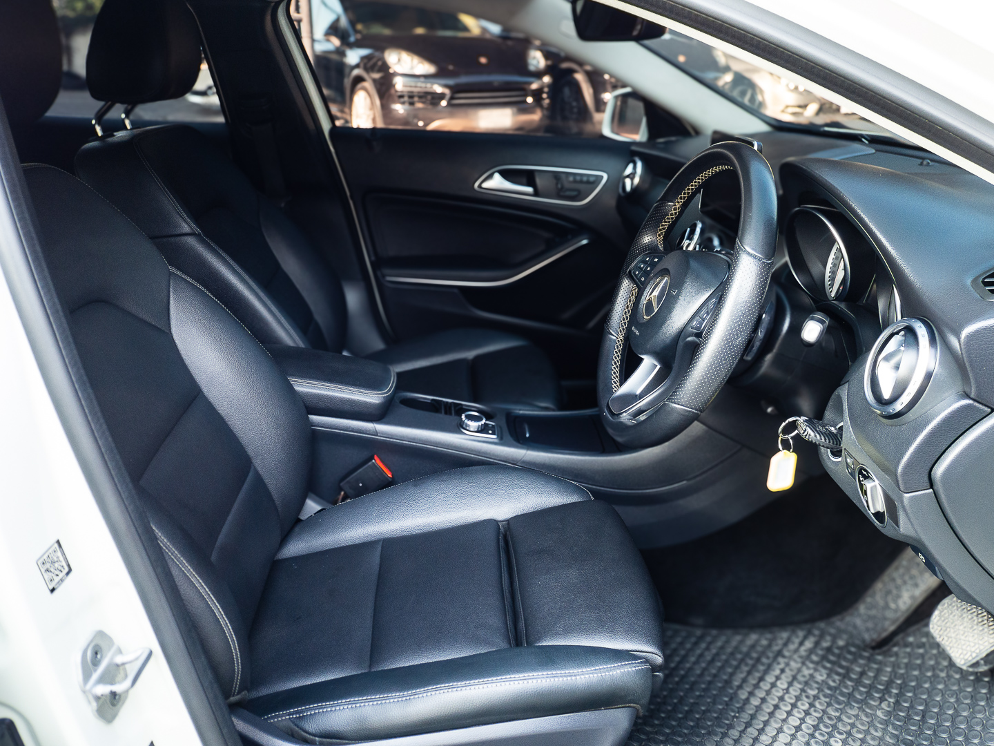 2016 Mercedes-Benz GLA-Class GLA200 สีขาว (รูปที่ 7)