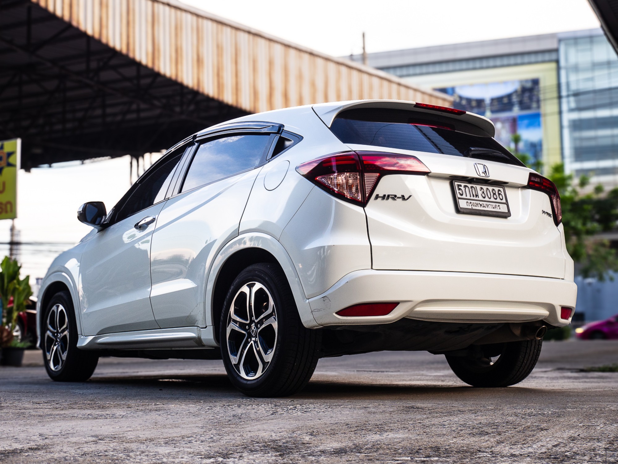 2016 Honda HR-V สีขาว (รูปที่ 6)