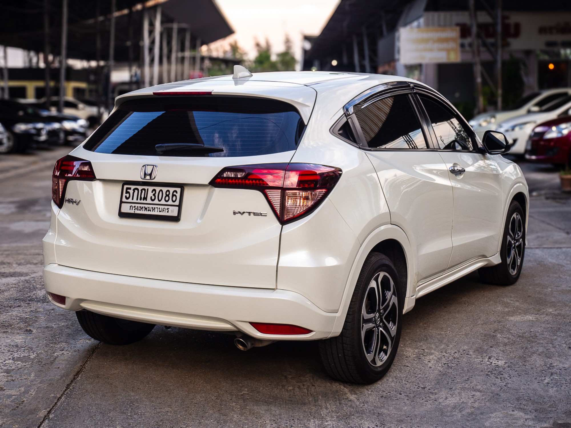 2016 Honda HR-V สีขาว (รูปที่ 5)