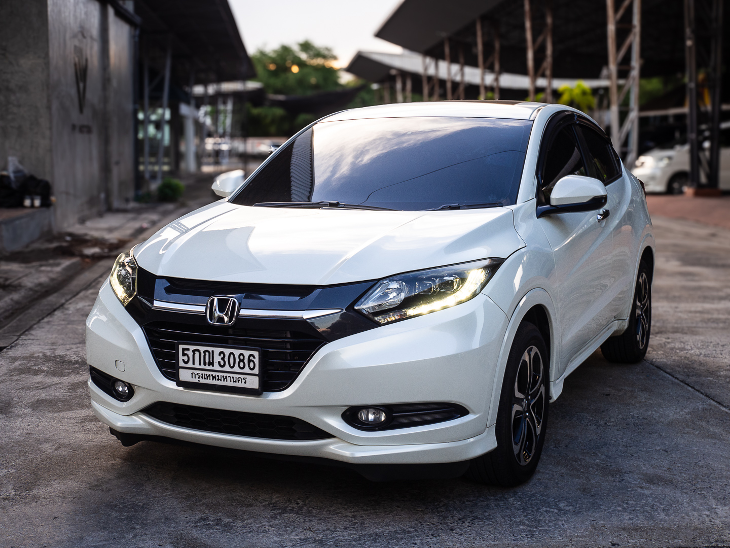 2016 Honda HR-V สีขาว (รูปที่ 2)