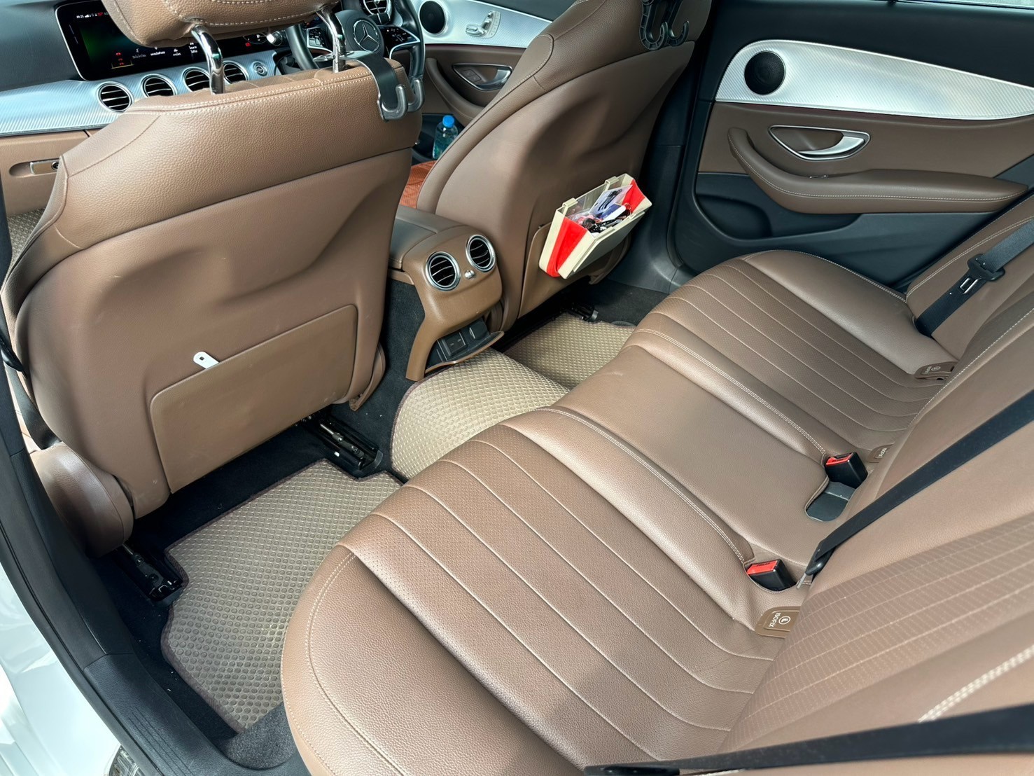 2022 Mercedes-Benz E-Class W213 E300e สีขาว (รูปที่ 17)