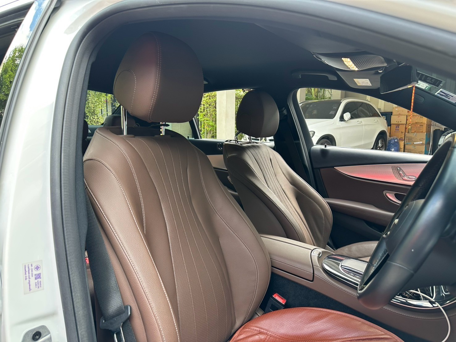 2022 Mercedes-Benz E-Class W213 E300e สีขาว (รูปที่ 12)