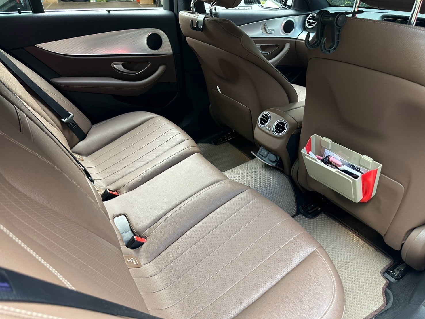 2022 Mercedes-Benz E-Class W213 E300e สีขาว (รูปที่ 16)