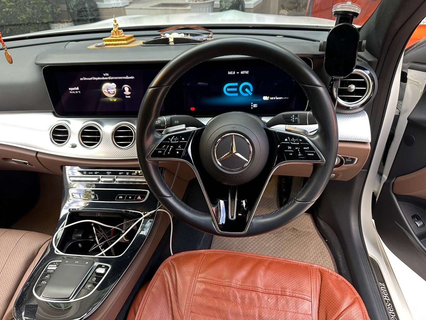 2022 Mercedes-Benz E-Class W213 E300e สีขาว (รูปที่ 14)