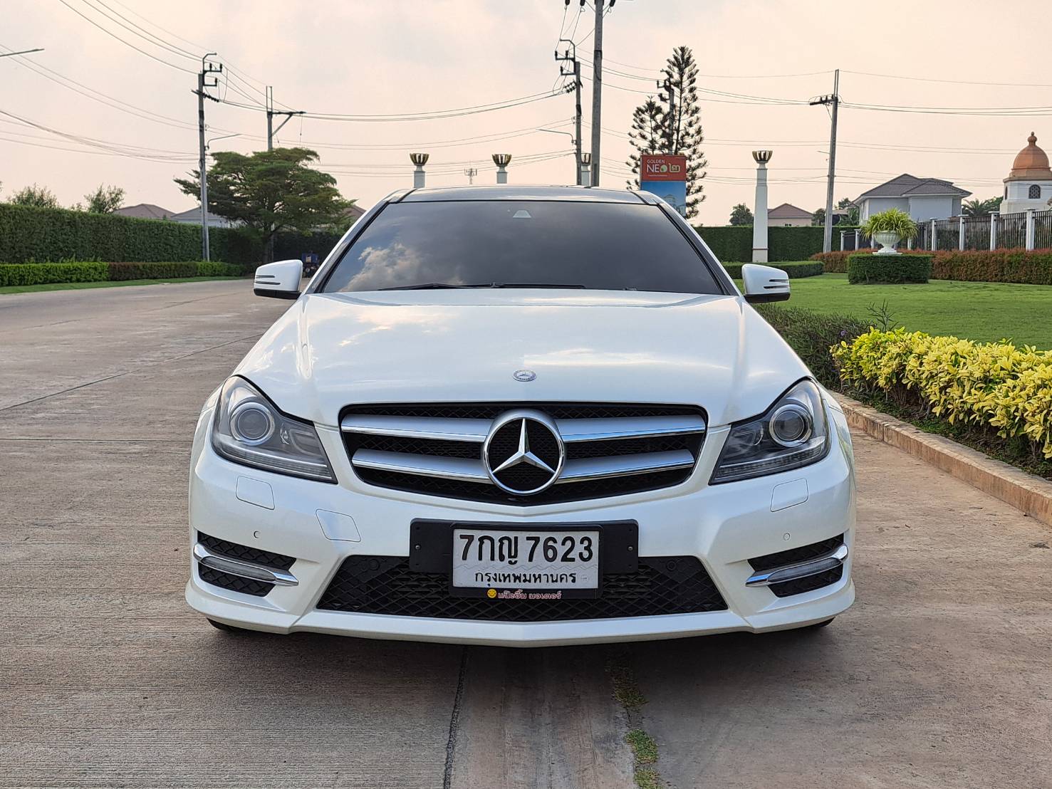 BENZ C180 COUPE AMG ออฟชั่นเต็ม เบาะแดง หลังคาแก้ว ปี2013 ไมล์น้อย 140,000 (รูปที่ 6)
