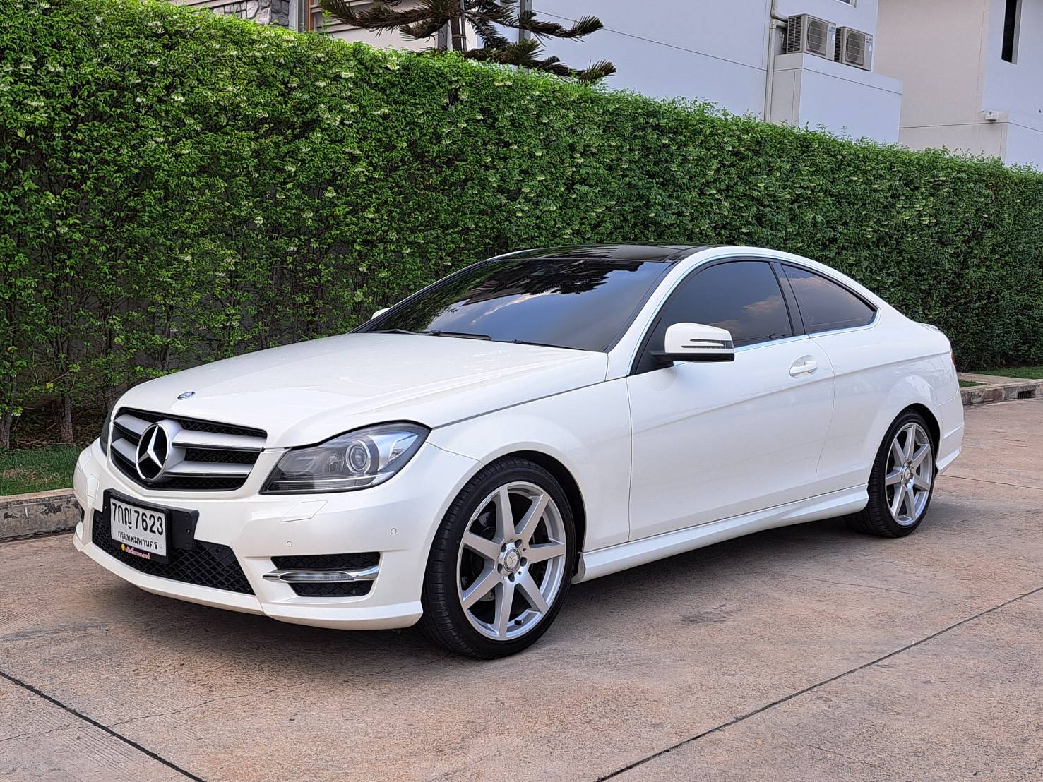 BENZ C180 COUPE AMG ออฟชั่นเต็ม เบาะแดง หลังคาแก้ว ปี2013 ไมล์น้อย 140,000