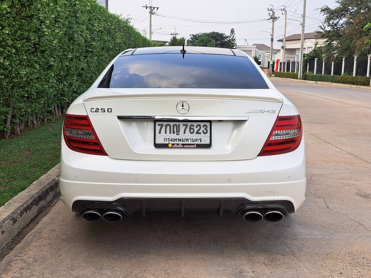 BENZ C180 COUPE AMG ออฟชั่นเต็ม เบาะแดง หลังคาแก้ว ปี2013 ไมล์น้อย 140,000 (รูปที่ 5)