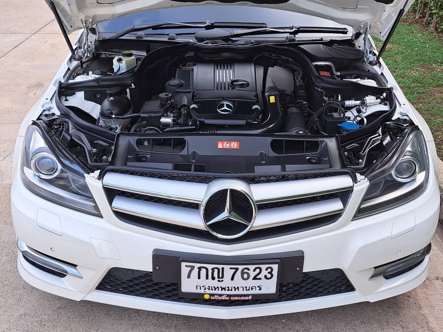 BENZ C180 COUPE AMG ออฟชั่นเต็ม เบาะแดง หลังคาแก้ว ปี2013 ไมล์น้อย 140,000 (รูปที่ 8)