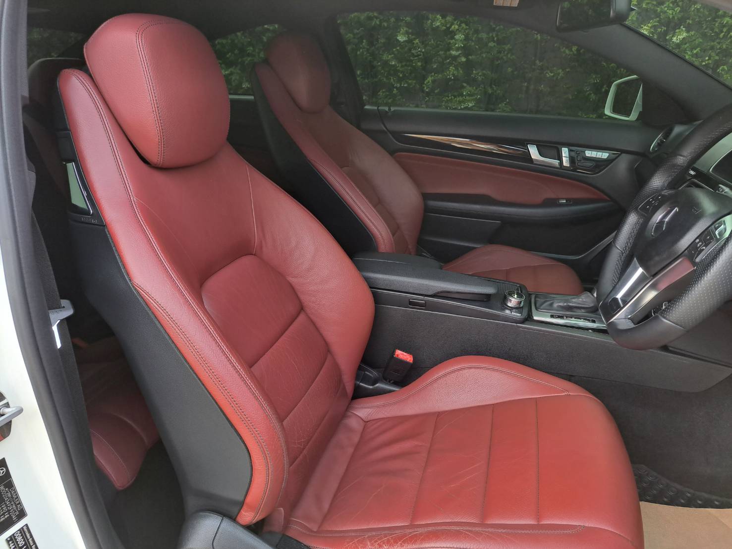 BENZ C180 COUPE AMG ออฟชั่นเต็ม เบาะแดง หลังคาแก้ว ปี2013 ไมล์น้อย 140,000 (รูปที่ 9)