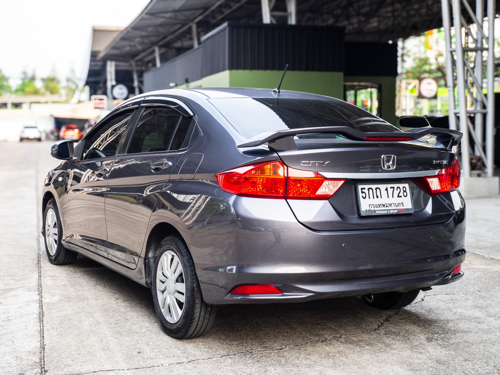 2016 Honda City สีเทา (รูปที่ 5)