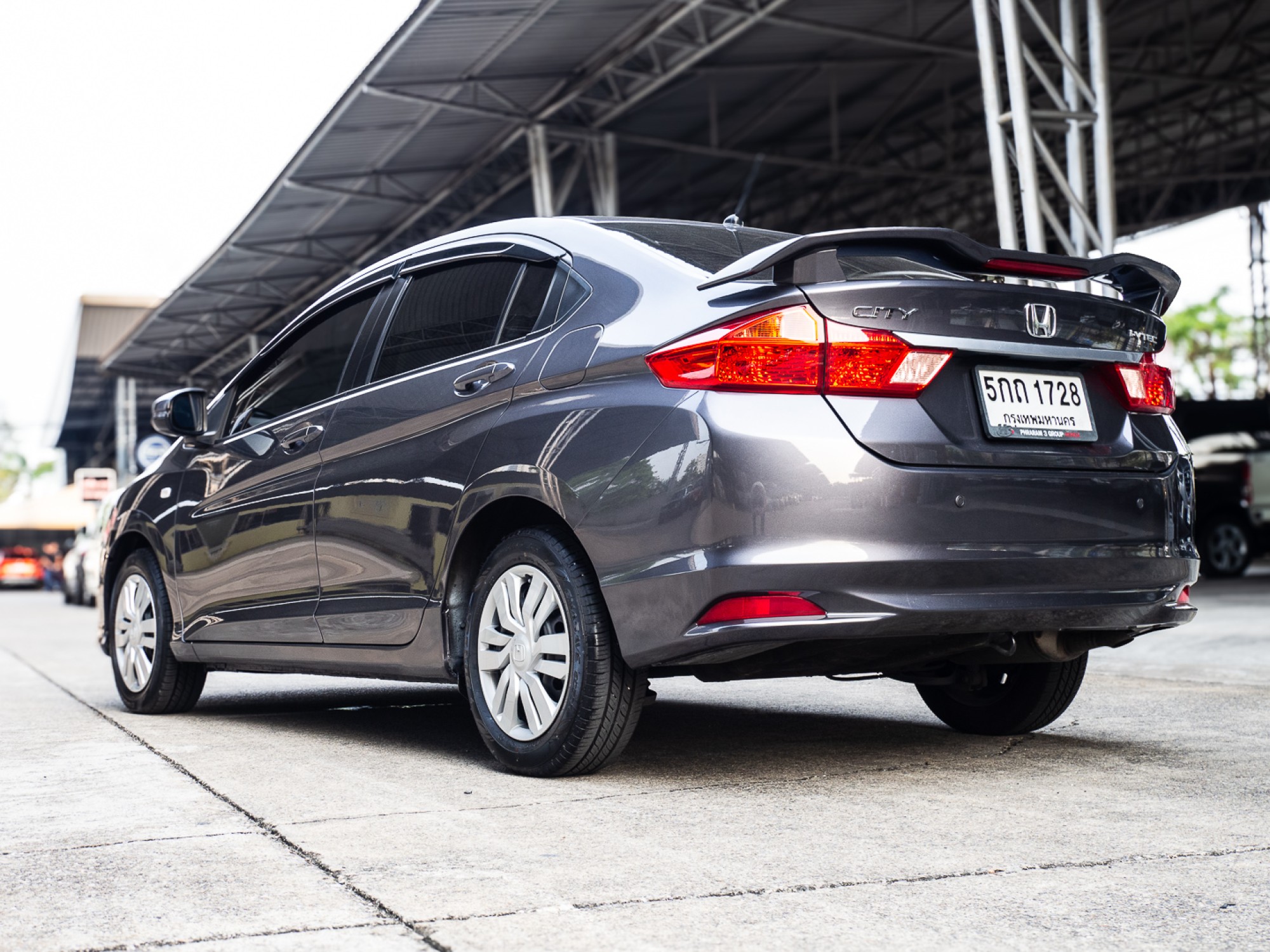2016 Honda City สีเทา (รูปที่ 18)