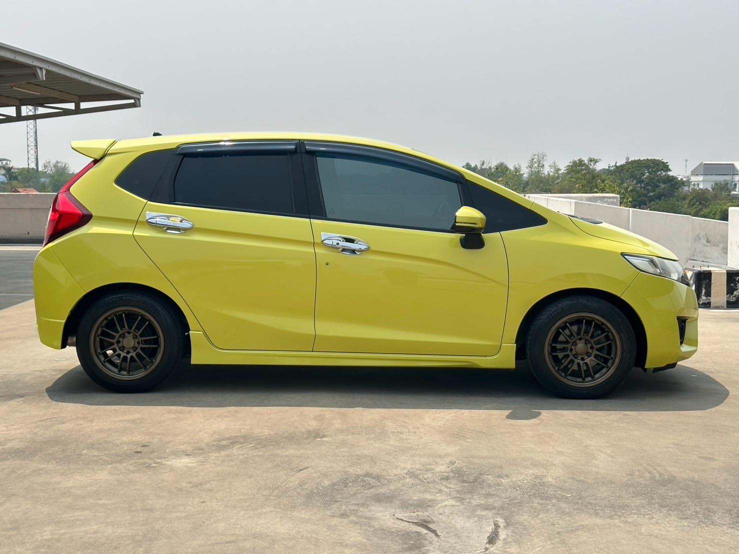 2015 Honda Jazz GK สีเหลือง (รูปที่ 5)
