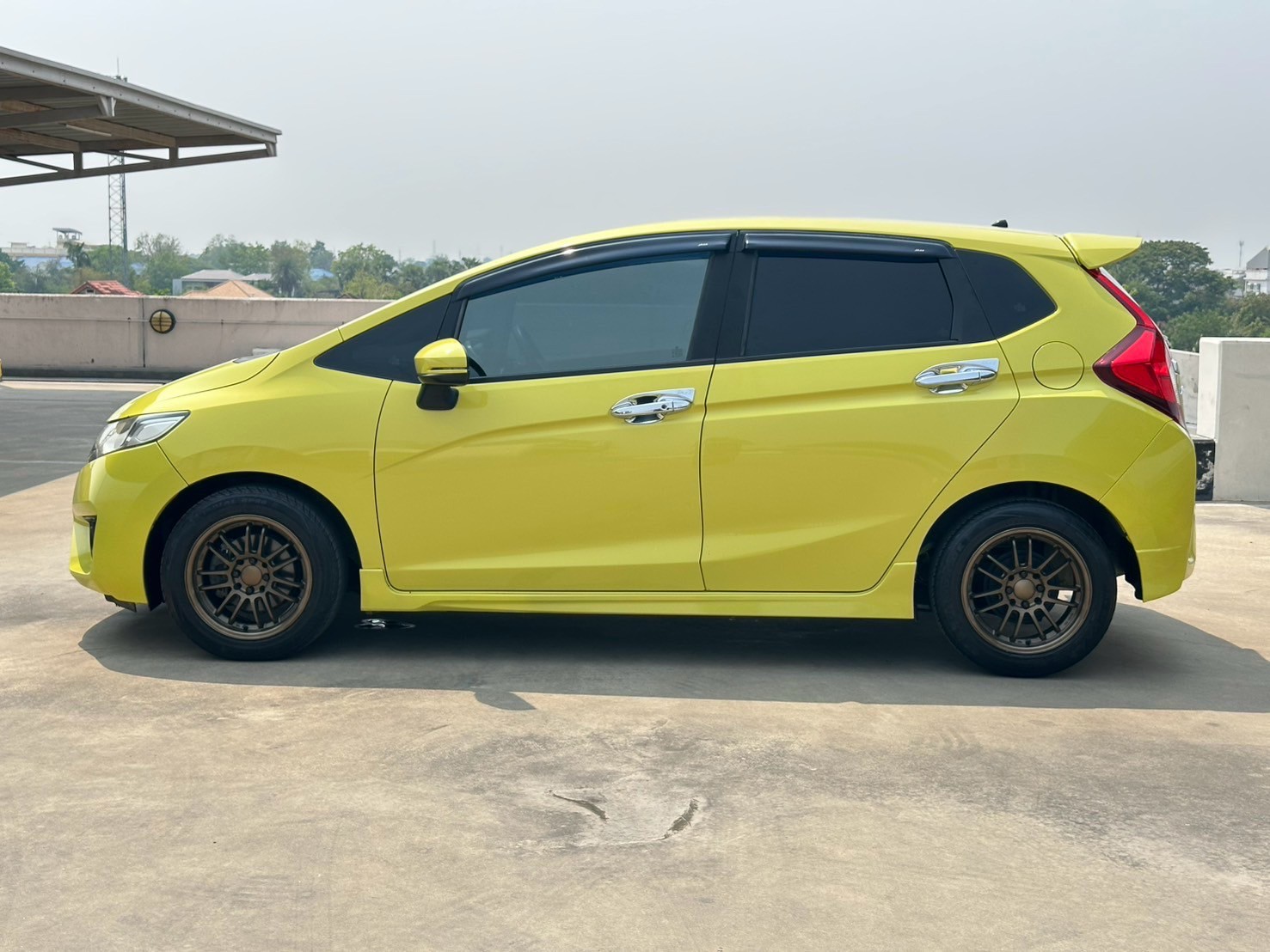 2015 Honda Jazz GK สีเหลือง (รูปที่ 6)