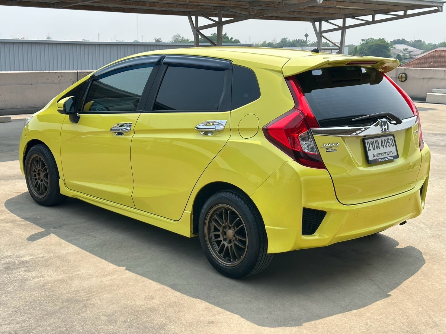 2015 Honda Jazz GK สีเหลือง (รูปที่ 8)