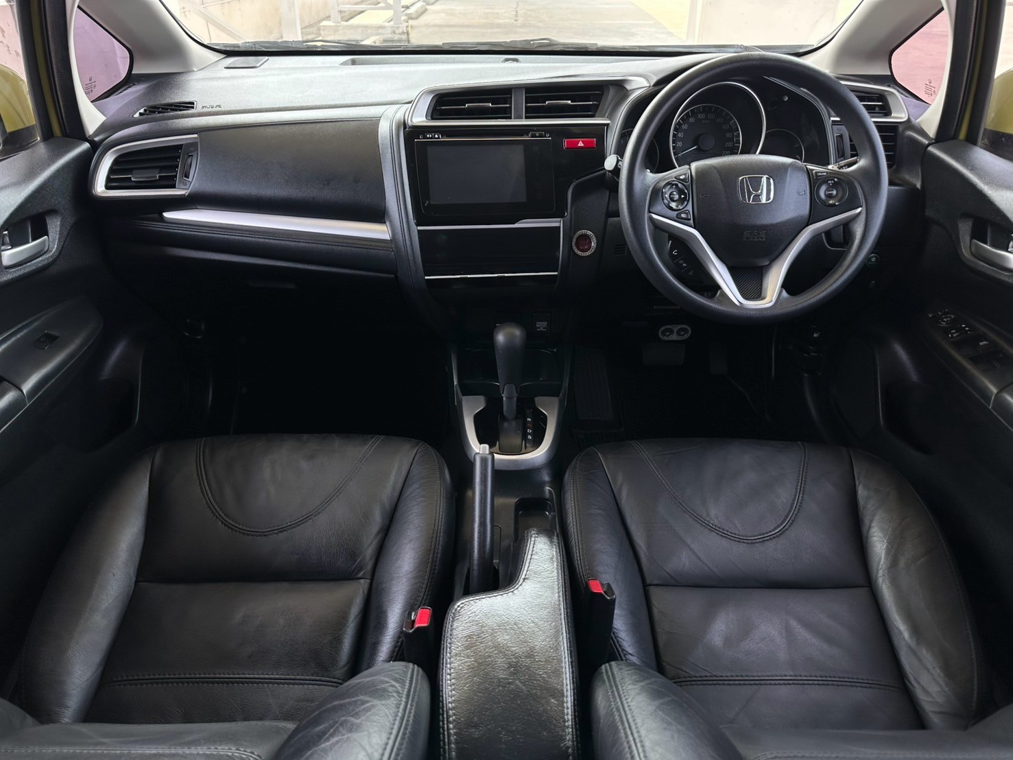 2015 Honda Jazz GK สีเหลือง (รูปที่ 14)