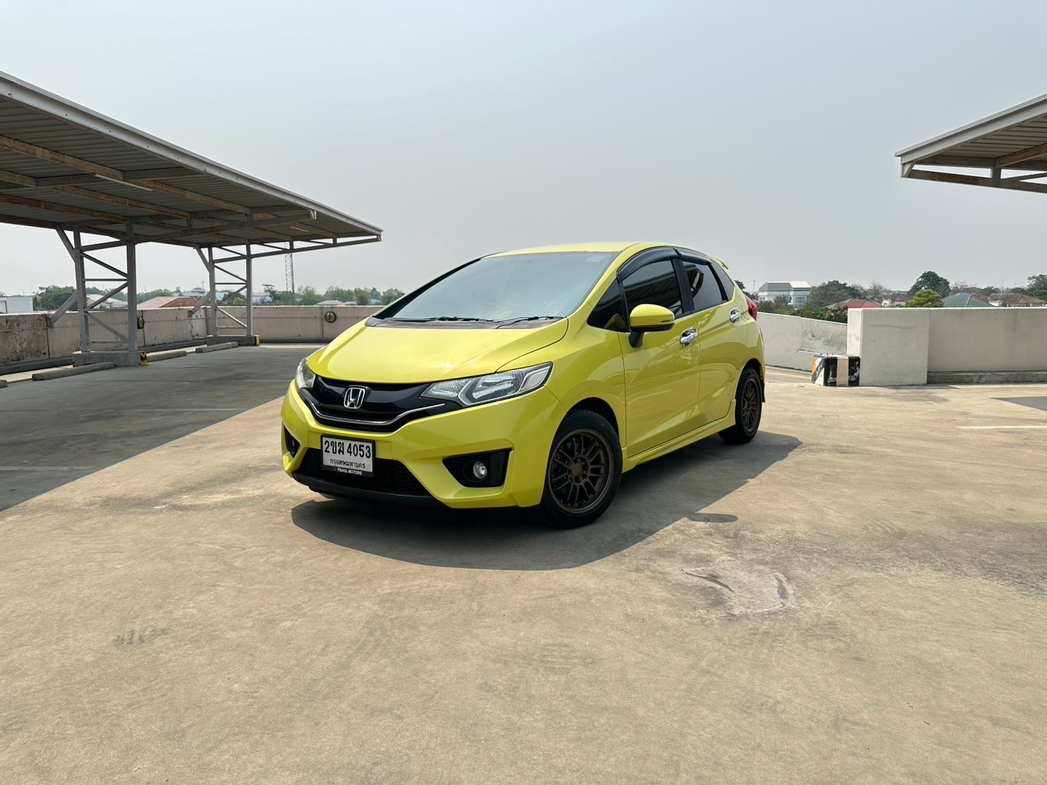 2015 Honda Jazz GK สีเหลือง (รูปที่ 2)