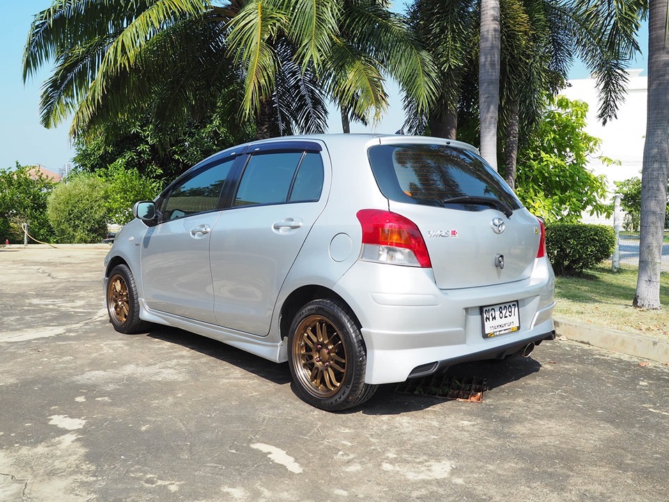 Toyota Yaris ปี 2012 สีเงิน