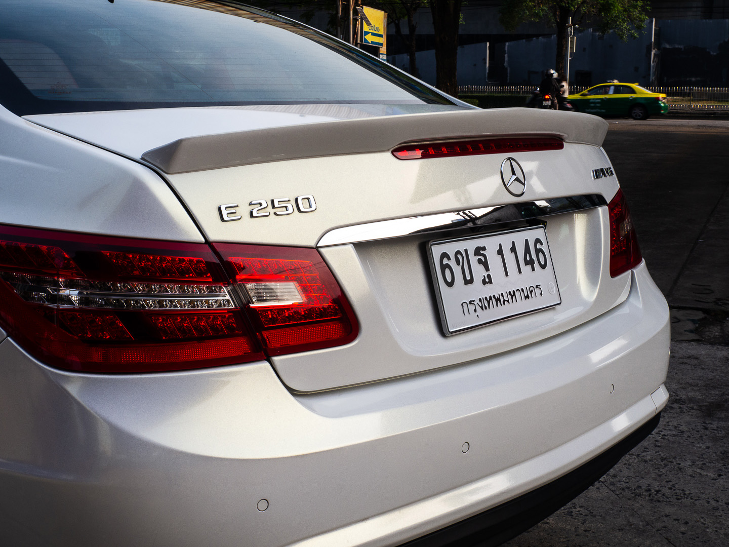 2012 Mercedes-Benz E-Class Cabriolet E200 สีขาว (รูปที่ 14)