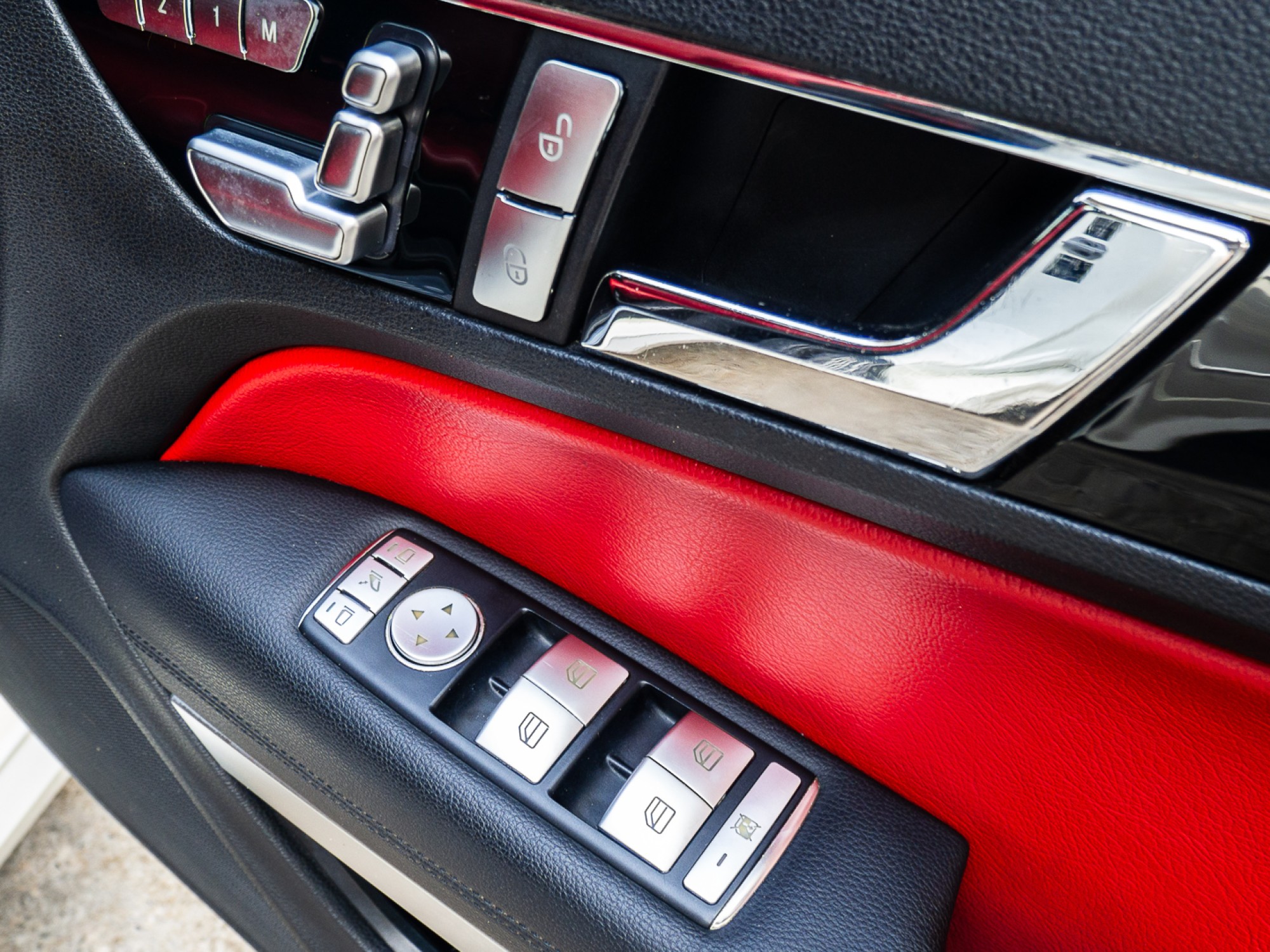 2012 Mercedes-Benz E-Class Cabriolet E200 สีขาว (รูปที่ 8)