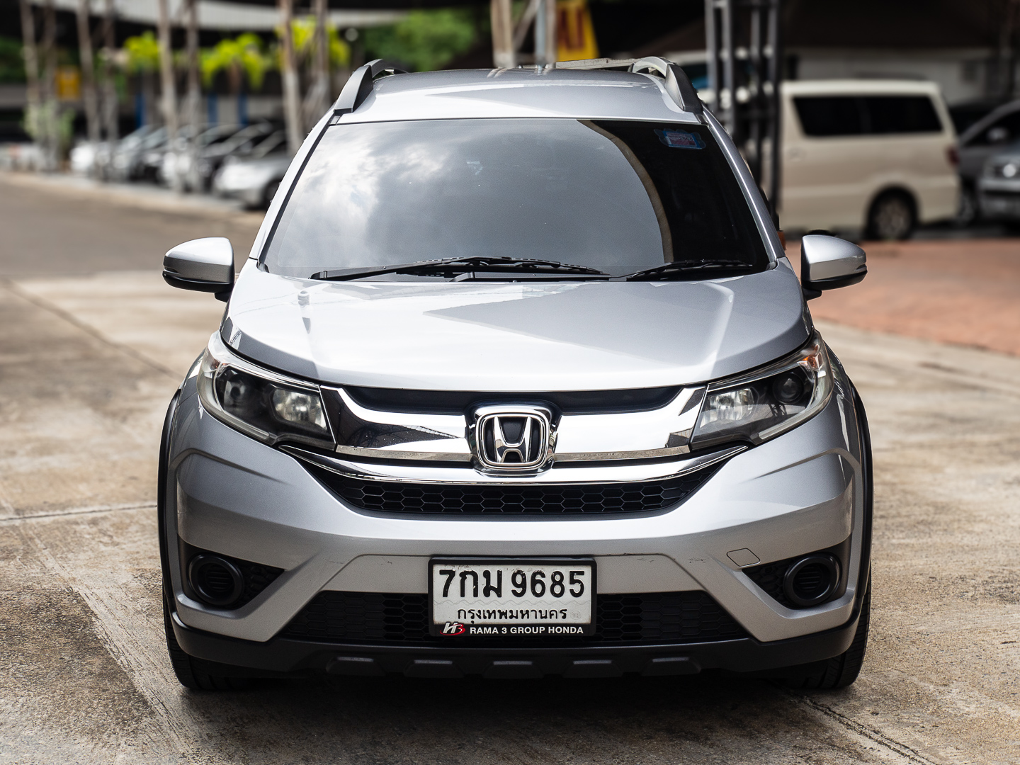 2018 Honda BR-V สีเงิน (รูปที่ 2)