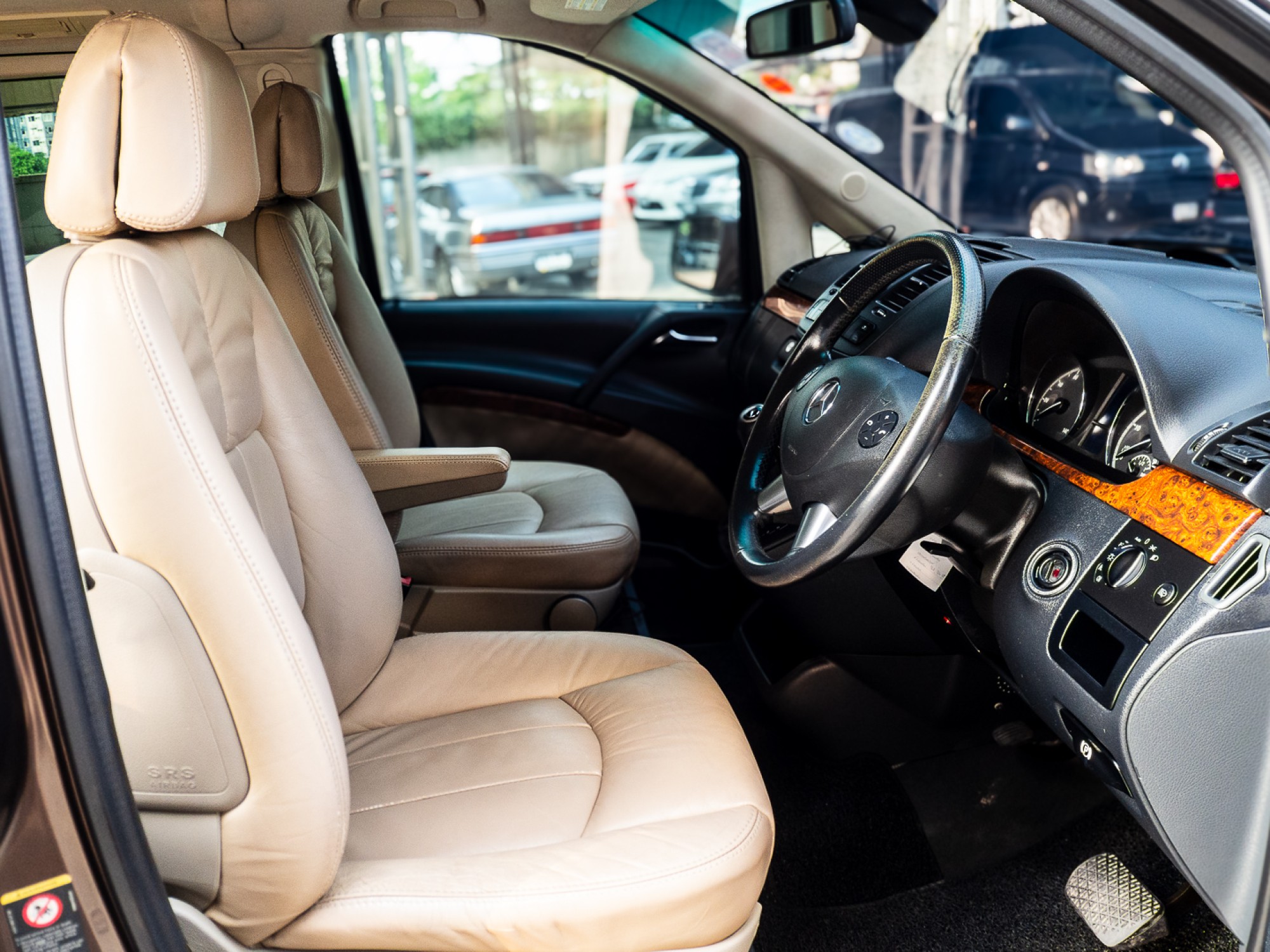 2012 Mercedes-Benz VIANO สีน้ำตาล (รูปที่ 8)