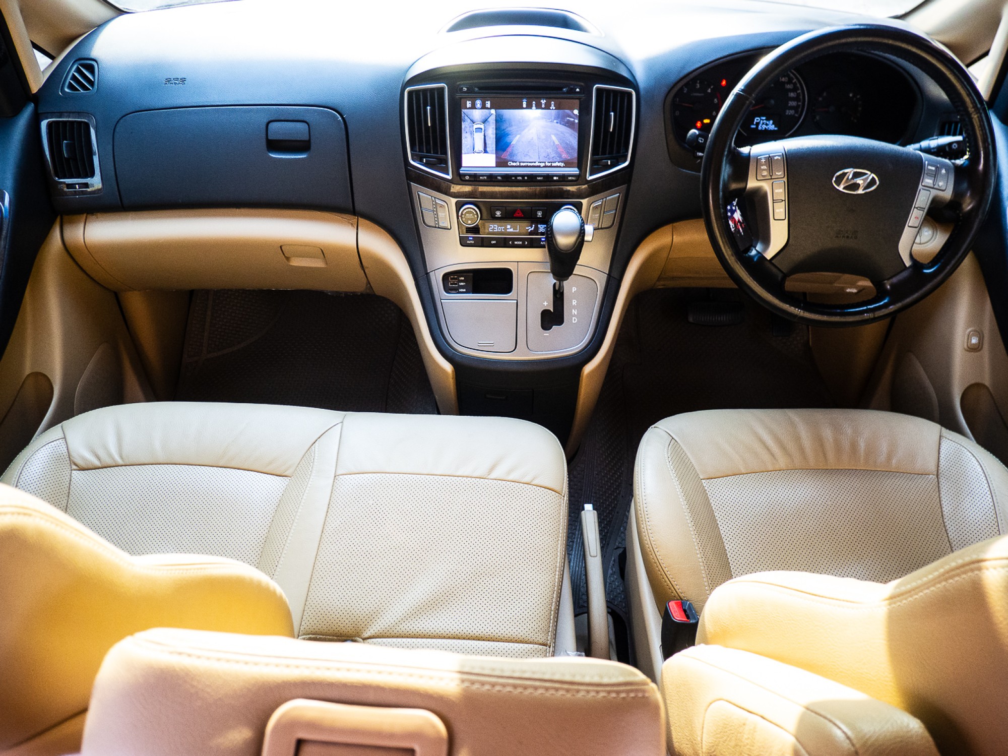 2018 Hyundai H-1 สีดำ (รูปที่ 14)